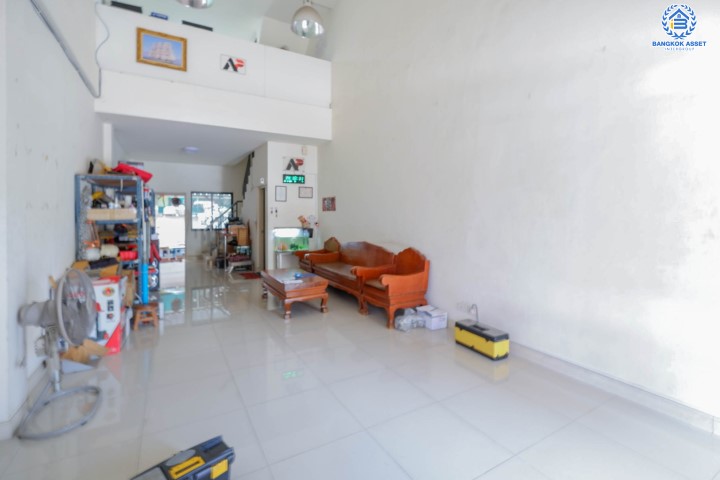 *****อาคารพาณิชย์มือสองย่านกรุงเทพฯ ม.บี อเวนิว วัชรพล เนื้อที่ 18 ตร.ว. ฟังก์ชัน 3 ห้องนอน 3 ห้องน้ำ ที่จอดรถ 1 คัน Home Office จากผู้พัฒนาโครงการที่มีชื่อเสียง Sansiri บนทำเลเดินทางสะดวก ใกล้จุดขึ้น-ลงทางด่วนสุขาภิบาล 5